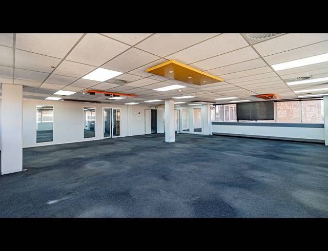 1,174M² OFFICE TO LET IN FERNDALE